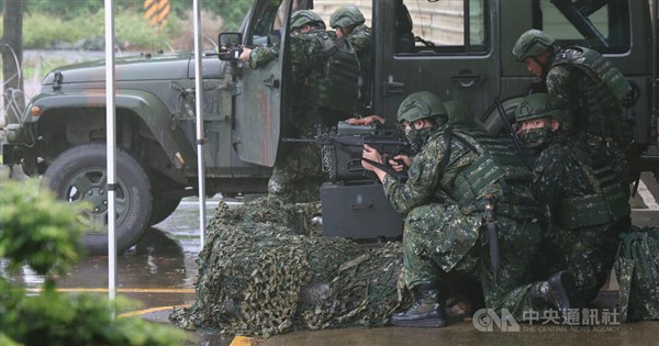 Army reservists simulate defense of key supplies in Han Kuang drills