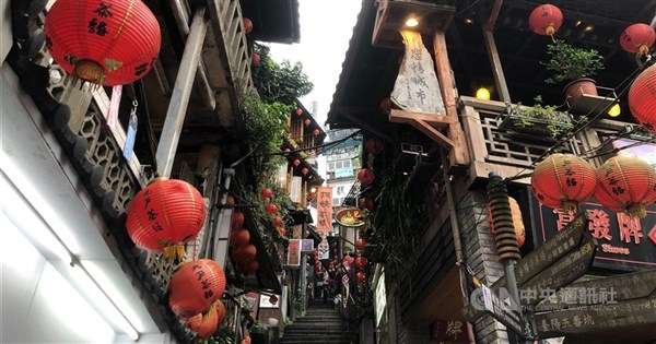 3 men arrested in New Taipei for allegedly robbing tourists