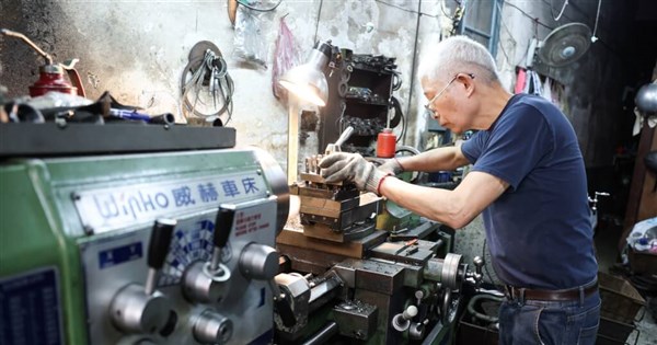Taiwan manufacturing contracts for fourth straight month in August - Focus ...