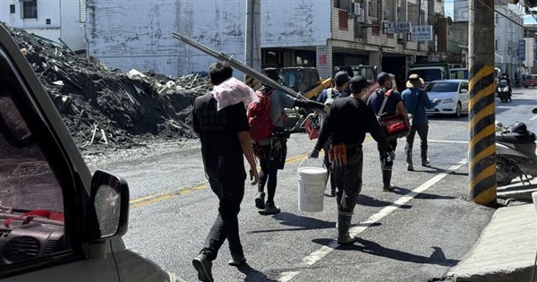 Volunteers flock to Hualien as holiday recovery efforts begin