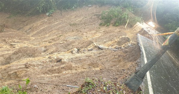 Heavy rain prompts 77 landslide red alerts in northern Taiwan - Focus ...