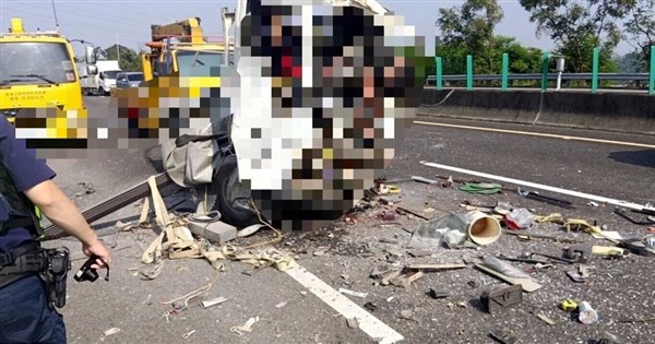 Taiwanese driver, Filipino passenger die in Chiayi freeway crash