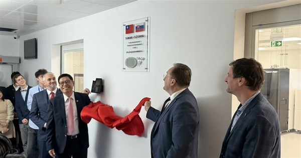 Taiwan helps Slovakia build semiconductor lab