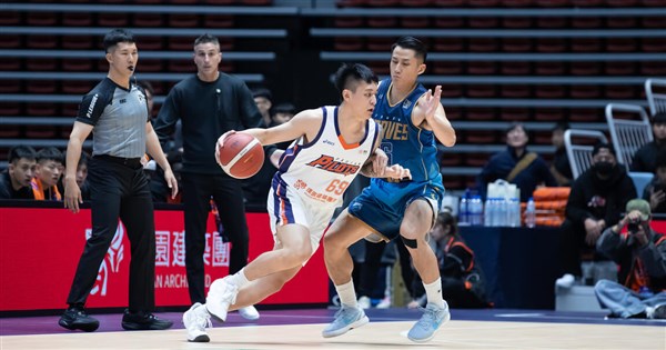 Pilots score rematch victory over Black Bears, edge closer to EASL playoffs