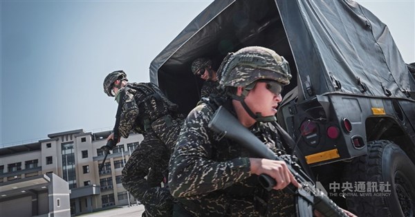 Taiwan Marine Corps' new unit equipped with U.S.-made M4A1 rifles: Source