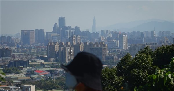 Air pollution warning issued for sensitive groups on Tuesday