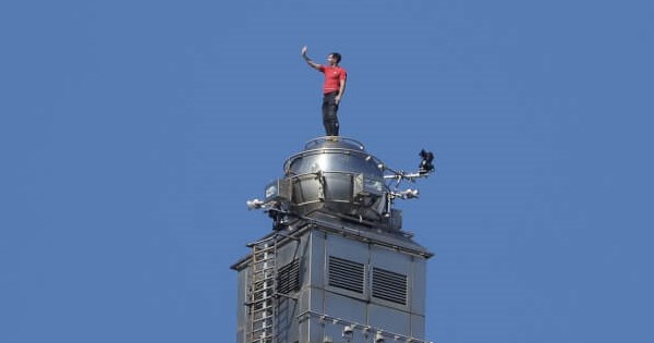 American climber Alex Honnold completes free-solo ascent of Taipei 101