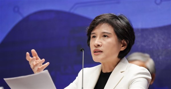 Moving 40% of Taiwan chip production to U.S. 'impossible': Vice premier