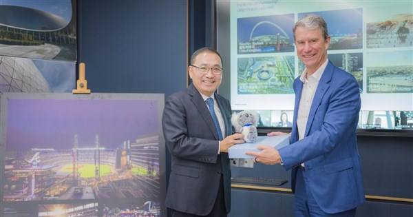 Hou Yu-ih visits stadium design firm in Australia amid dome planning