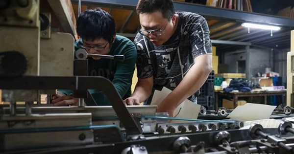 Business sentiment among manufacturers weakens in February