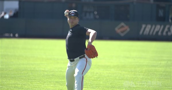 Taiwanese pitcher makes MLB opening-day roster for 1st time in 7 years
