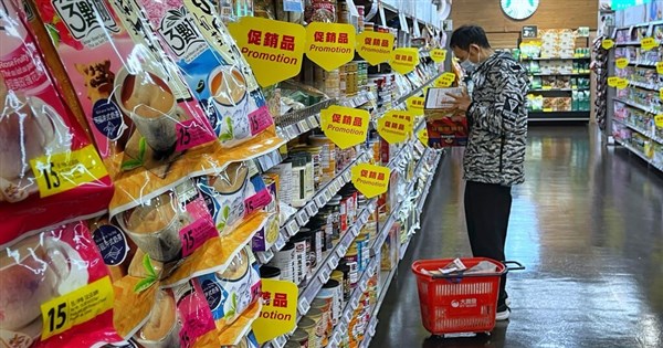 Consumer confidence hits 3-year low in March