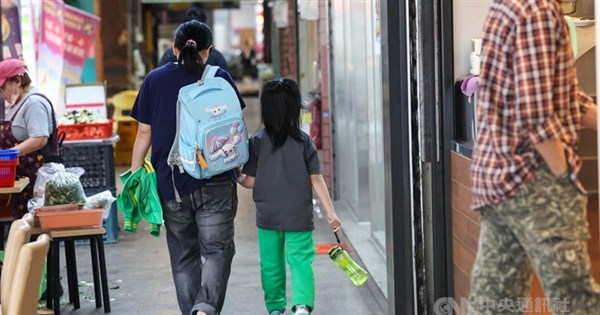 Researchers urge shift to relationship-centered policies for children