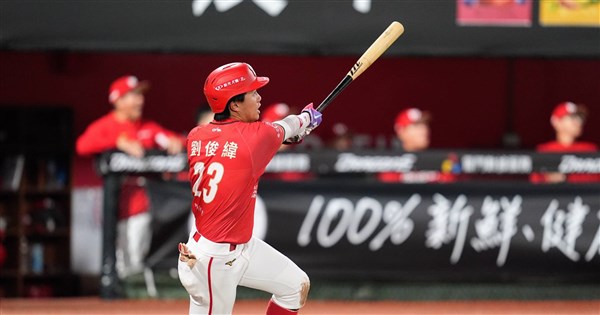 Dragons walk off Hawks 5-4 in home opener