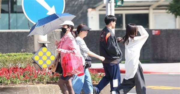 Summer-like weather in Taiwan forecast to continue into next week