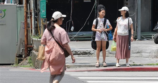 Heat alert issued for southern Taiwan as mercury forecast to hit 36 °C