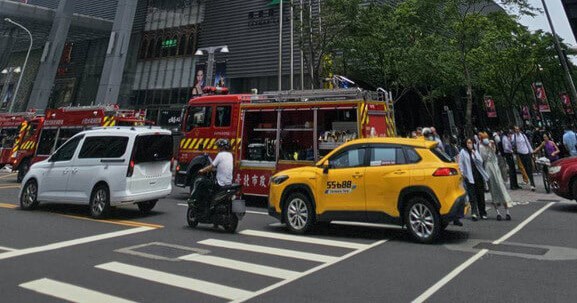 Restaurant fire at Breeze Xinyi in Taipei leaves 5 hospitalized