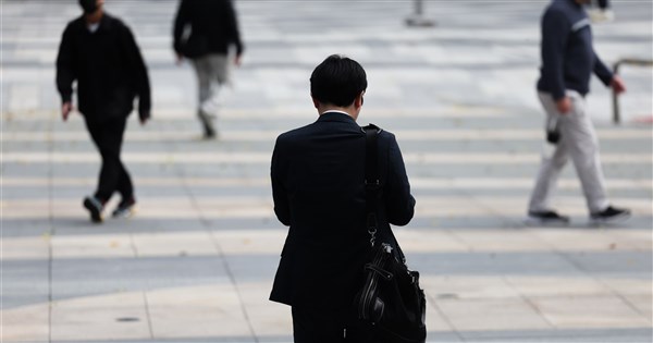 MOL reminds certain APRC holders employment insurance now mandatory