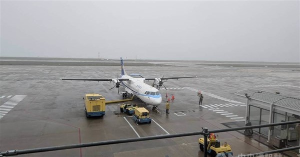 Taiwan confirms China has asked for more cross-strait flights