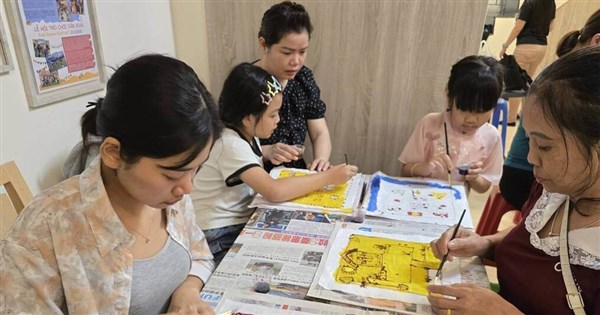 Hualien honors Indonesian women's rights pioneer Kartini with batik class
