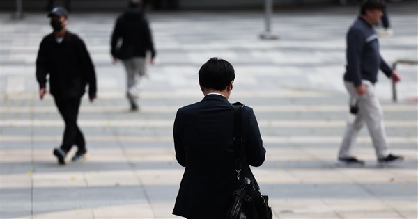 Jobless rate rises for 2nd straight month in March