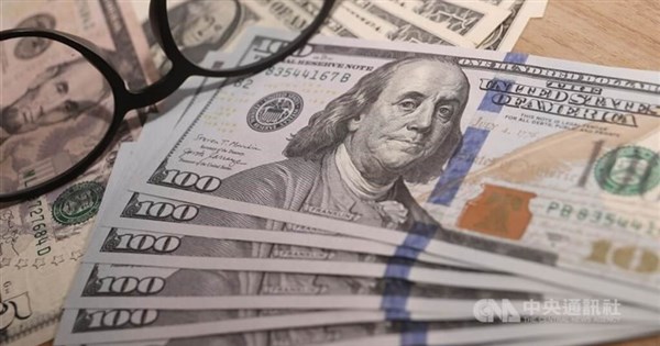 U.S. dollar closes lower on Taipei forex market