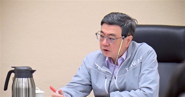Premier directs ministries to assist shipping companies