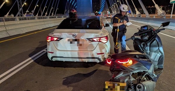 First crash occurs on Danjiang Bridge on day it opens