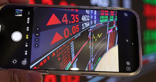 Taiwan shares close up 2.18%