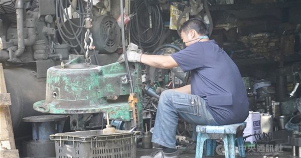Manufacturing climate stable in April amid geopolitical risks - Focus ...