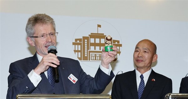 Vystrčil says China cannot decide Czech-Taiwanese ties; invites Han
