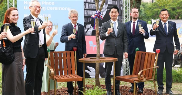 Taipei unveils 'Havel's Bench' symbolizing democratic dialogue