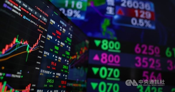 Taiwan shares close down 3.31%