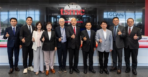 Speaker Han, legislative delegation visit TSMC's Arizona campus