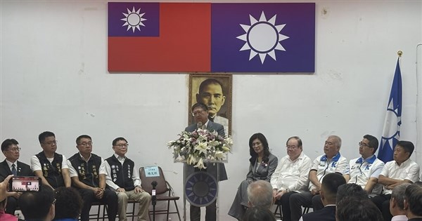 DPP, KMT take top meetings on road to boost local election campaigns