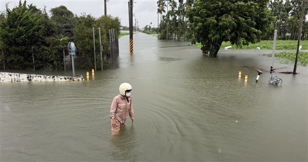Heavy rain triggers flooding across southern, eastern Taiwan