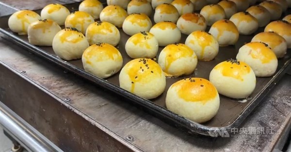 Civilians clamor for Keelung prison's 'criminally good' mooncakes - Focus ...