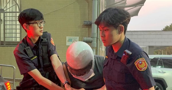 Man detained after daughter seen in public with vulgar sign - Focus Taiwan