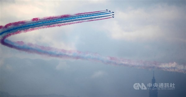 Militär führt Generalprobe für Nationalfeiertags-Überflug in Taipeh durch ...