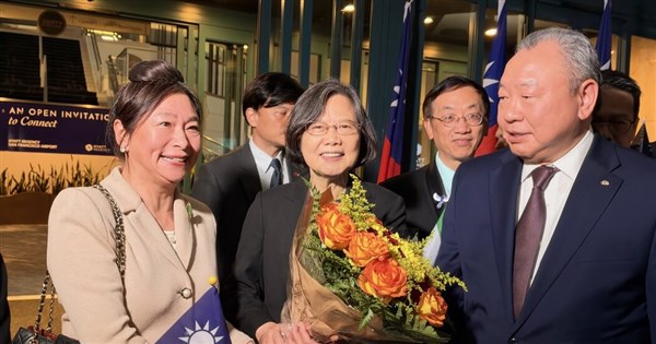 Ex-Präsidentin Tsai trifft in San Francisco ein und wird herzlich ...