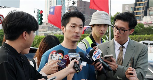 Shen veranstaltet ersten Wahlkampf-Autokorso in Taipeh; Chiang fordert ...