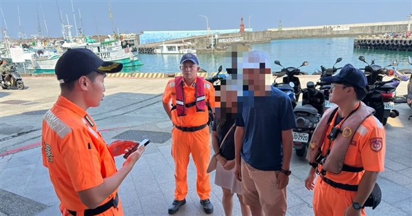 2 foreign visitors investigated for touching green sea turtle in Taiwan - ...