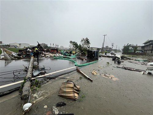 Taifun Kong-rey akibatkan kerusakan di seluruh Taiwan pada Kamis