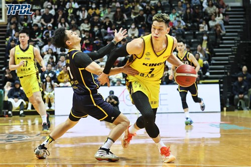 Jeremy Lin dan Daron Russell raih penghargaan Pemain Terbaik TPBL Maret