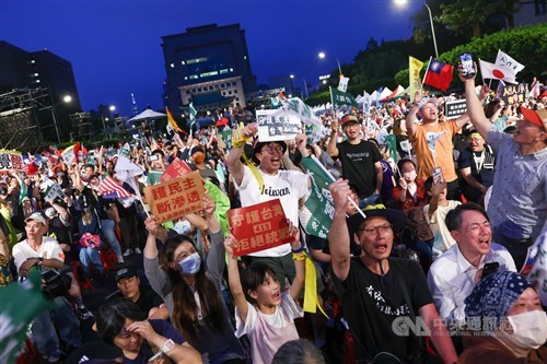 Puluhan ribu orang berunjuk rasa di Taipei untuk dukung pemakzulan legislator KMT