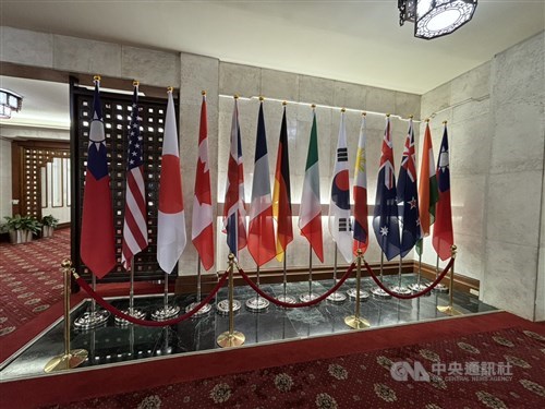 Delegasi perdagangan yang dipimpin gubernur AS tiba di Taiwan