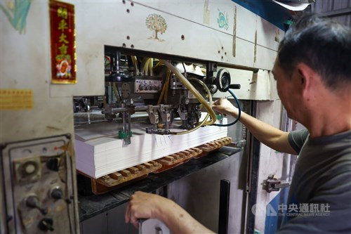 Sektor manufaktur Taiwan turun tajam di tengah ancaman tarif Trump