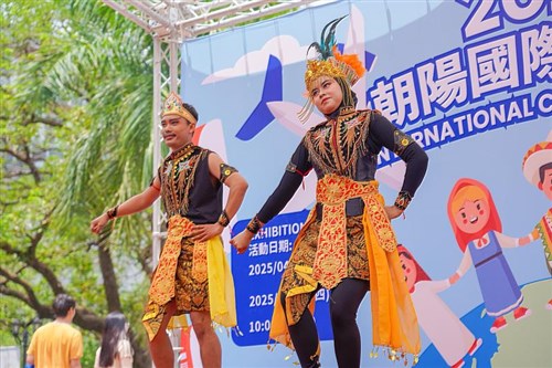 Tarian Indonesia di pekan budaya internasional CYUT