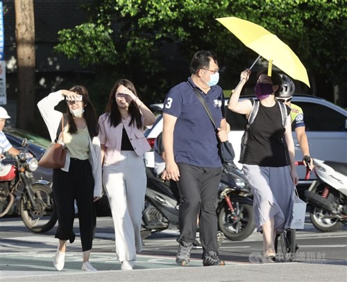 Peringatan panas ekstrem dan angin kencang dikeluarkan untuk Taiwan selatan dan timur