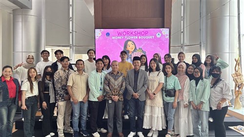 HIMMAS UTT : Ide peluang bisnis untuk PMI lewat pelatihan Money Flower Bouquet